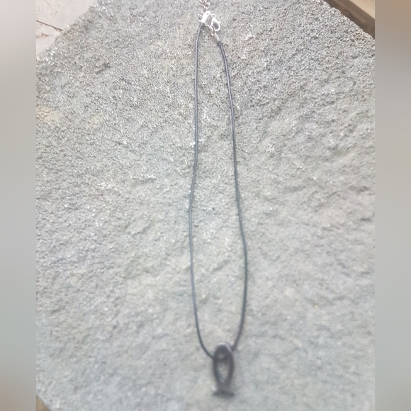 🐠 Hematite Fish Necklace - Picture 4 of 5